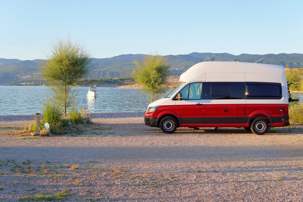 Volkswagen Grand California camper bij Achterkamp campers.